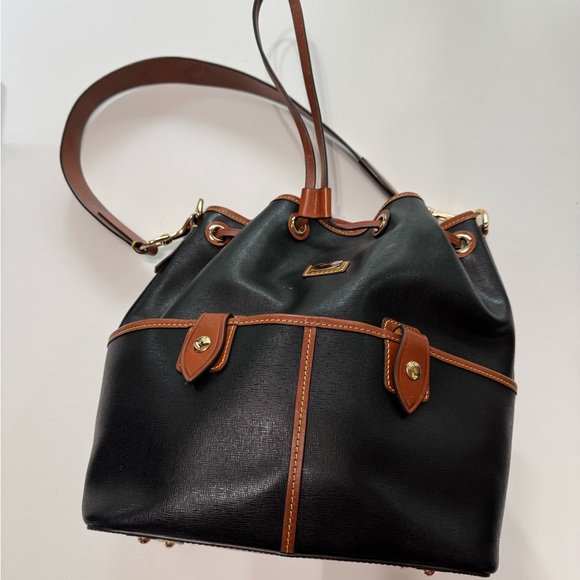 Dooney & Bourke Wayfarer Large Drawstring Leather Bucket Bag - Picture 4 of 10